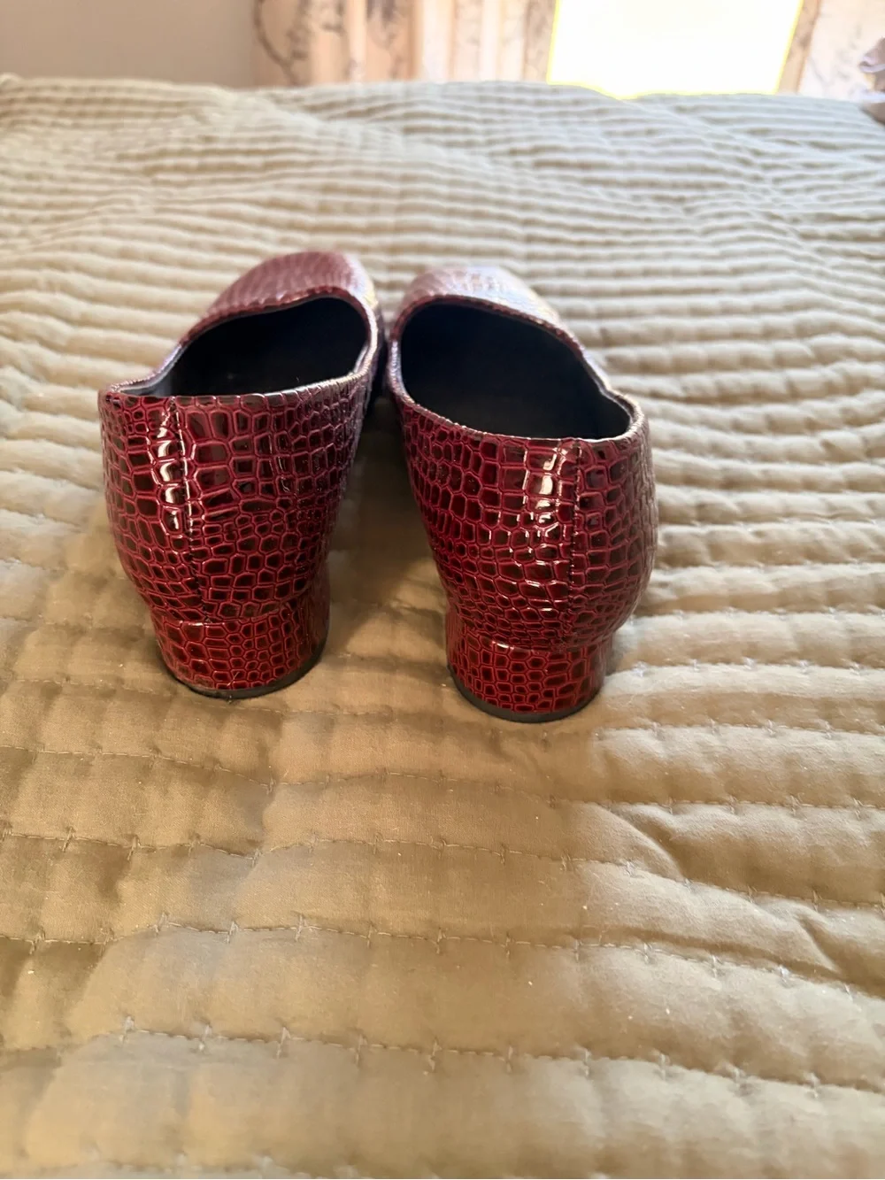 N/A stylish burgundy